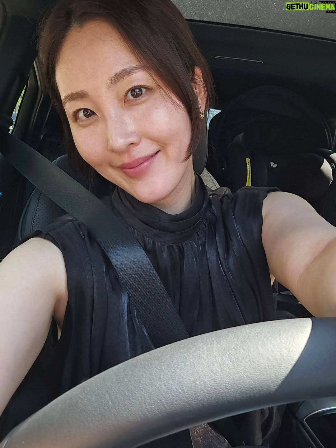 Shin A-young - 2.5K Likes - 다 다른 날임

옷이 블랙밖에 없는건가.