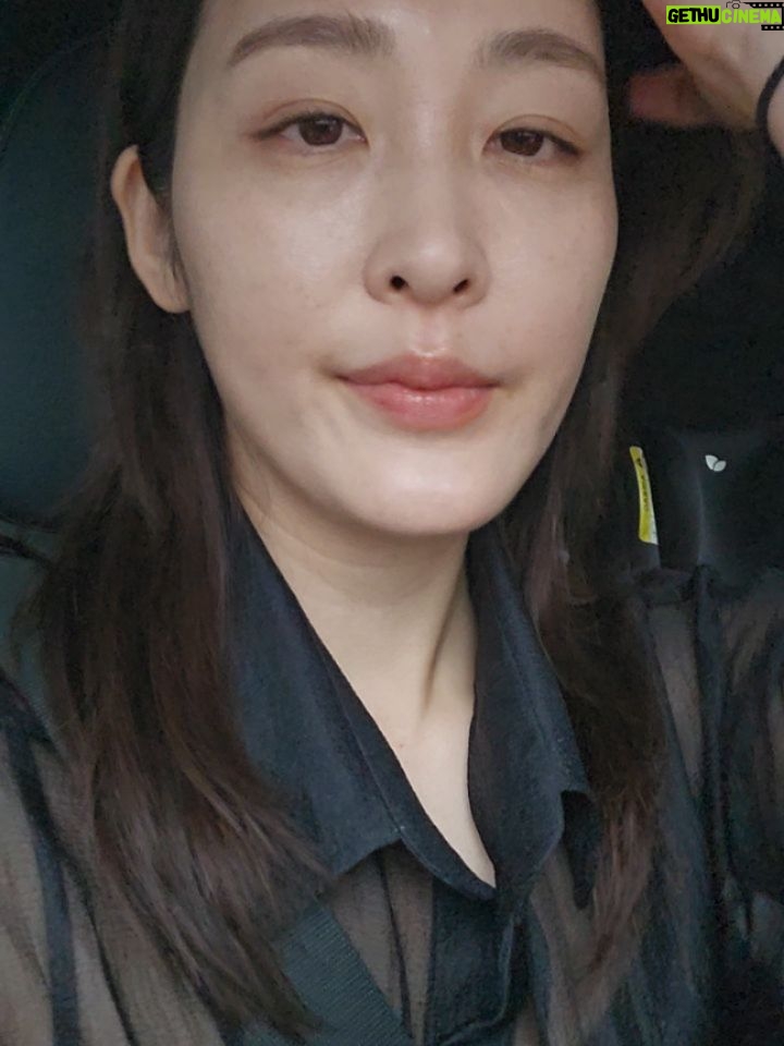 Shin A-young - 2.5K Likes - 다 다른 날임

옷이 블랙밖에 없는건가.