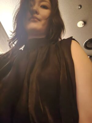 Shin A-young Instagram - 다 다른 날임

옷이 블랙밖에 없는건가.