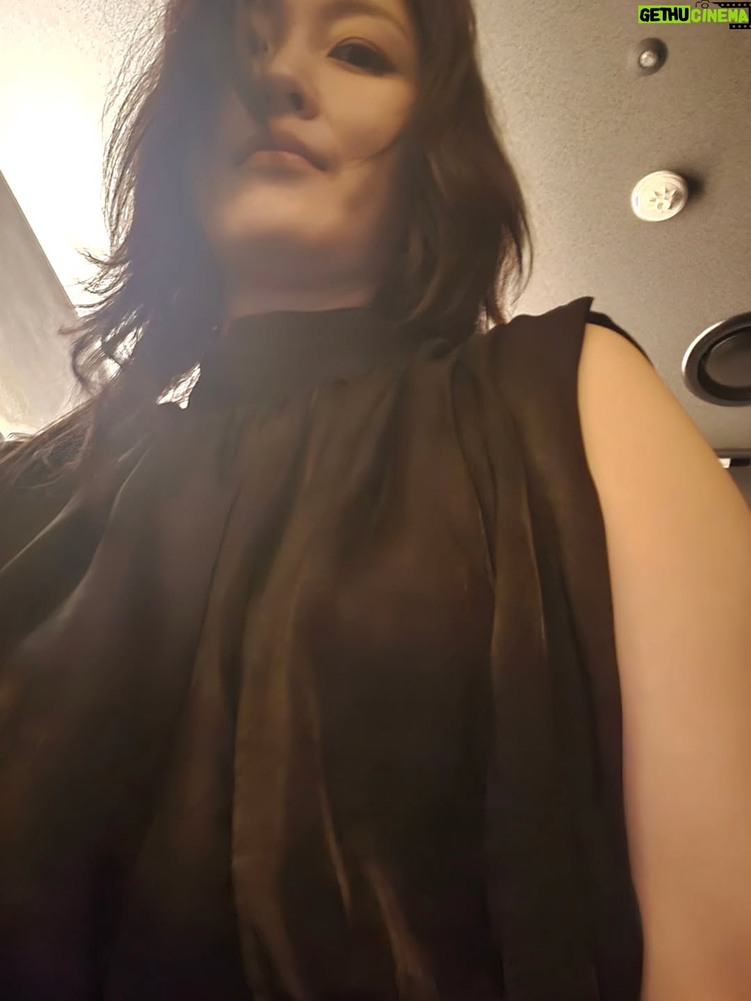 Shin A-young - 2.5K Likes - 다 다른 날임

옷이 블랙밖에 없는건가.