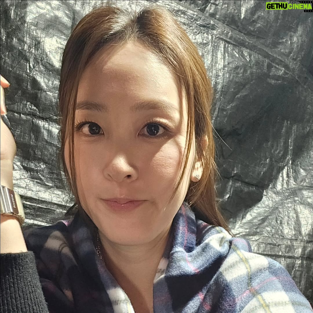 Shin A-young - 13.8K Likes - 안녕!!!
나 셀카 찍었은 거 좀 봐줄래? 
😀😀😀😀😀😀