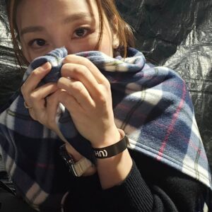 Shin A-young Instagram - 안녕!!!
나 셀카 찍었은 거 좀 봐줄래? 
😀😀😀😀😀😀