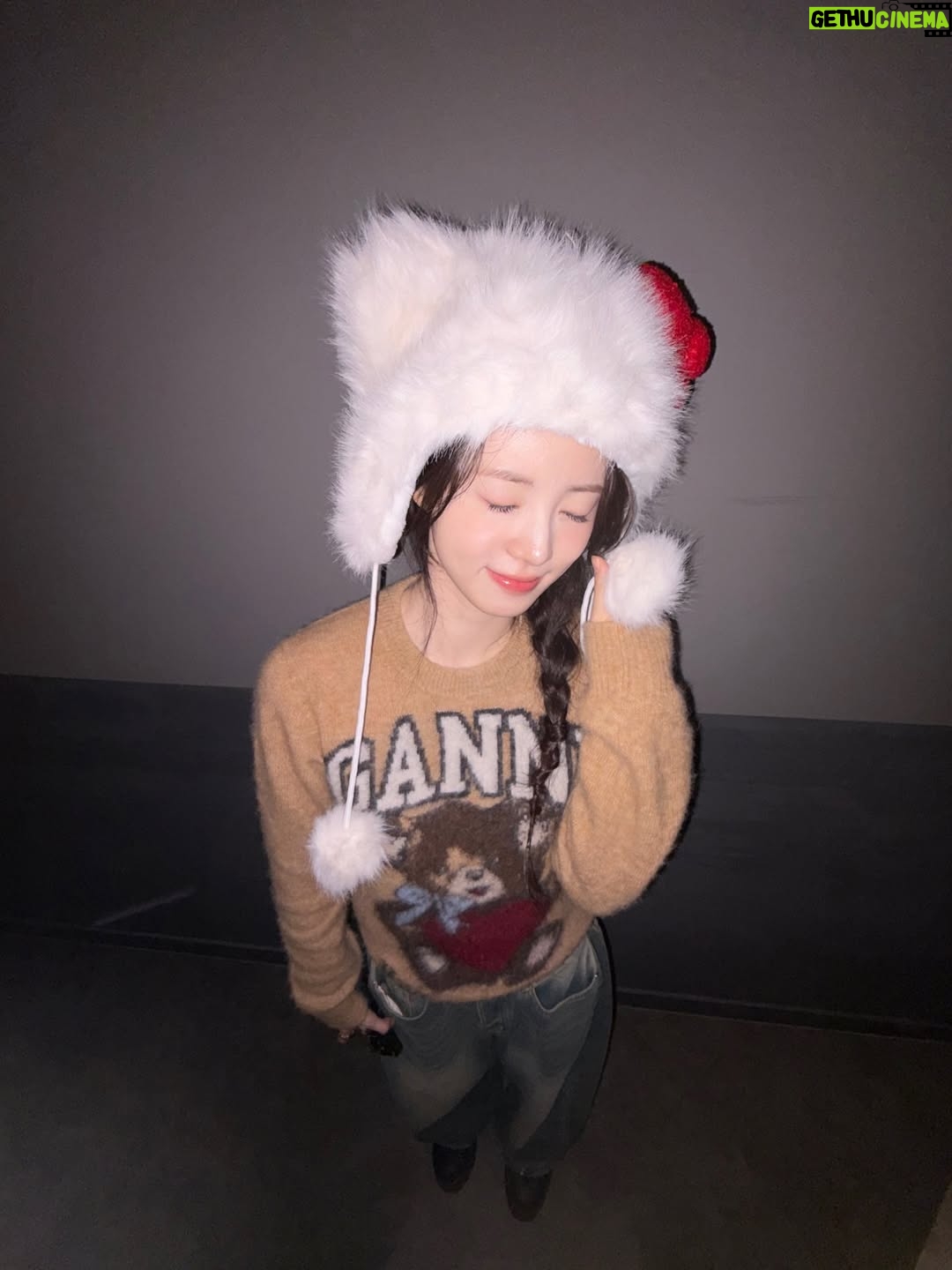 Shin Sia - 79.2K Likes - HAPPY NEW YEAR! 
사랑가득한 한해의 시작!!!!!!♥️
모두 새해복 많이 받으세요🥰