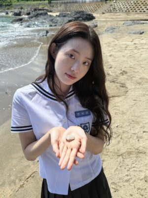 Shin Sia Instagram - 영화 <오늘 밤, 세계에서 이 사랑이 사라진다 해도> 💗
따뜻하고 행복했던 한 여름 속 추억들.
지금! 영화관에서 만나요....🐧✨👼🏻