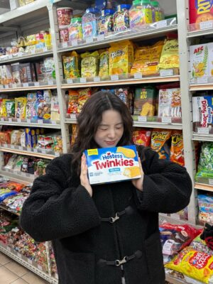Shin Sia Instagram - 재미난 남대문 시장 구경기
트리 구매 완료...크리스마스 오늘부터 준비시작......♥️🤪