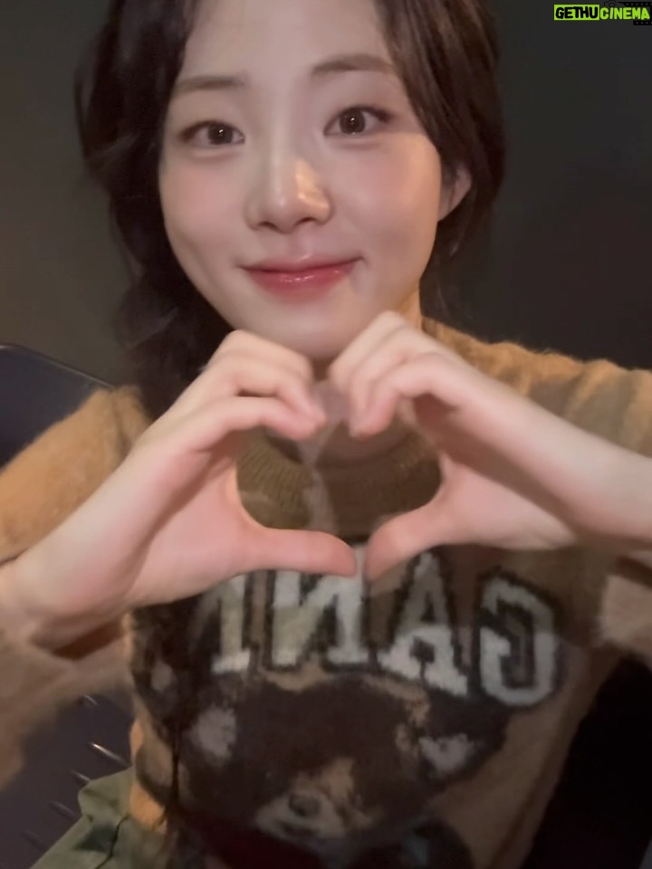 Shin Sia - 79.2K Likes - HAPPY NEW YEAR! 
사랑가득한 한해의 시작!!!!!!♥️
모두 새해복 많이 받으세요🥰