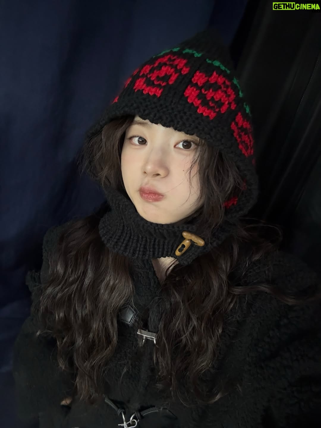 Shin Sia - 133.6K Likes - 재미난 남대문 시장 구경기
트리 구매 완료...크리스마스 오늘부터 준비시작......♥️🤪