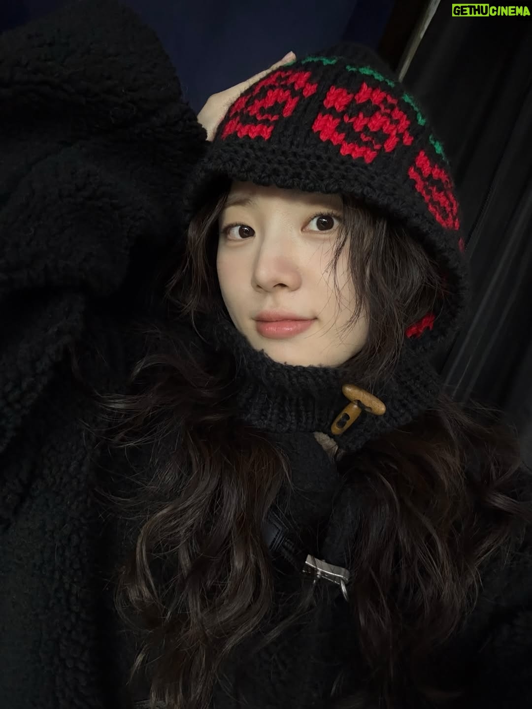 Shin Sia - 133.6K Likes - 재미난 남대문 시장 구경기
트리 구매 완료...크리스마스 오늘부터 준비시작......♥️🤪