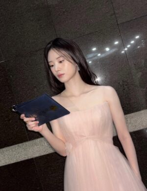 Shin Sia Instagram - 청룡영화제🐉
시상자로 참여하게 되어 행복하고 영광이었습니다🖤