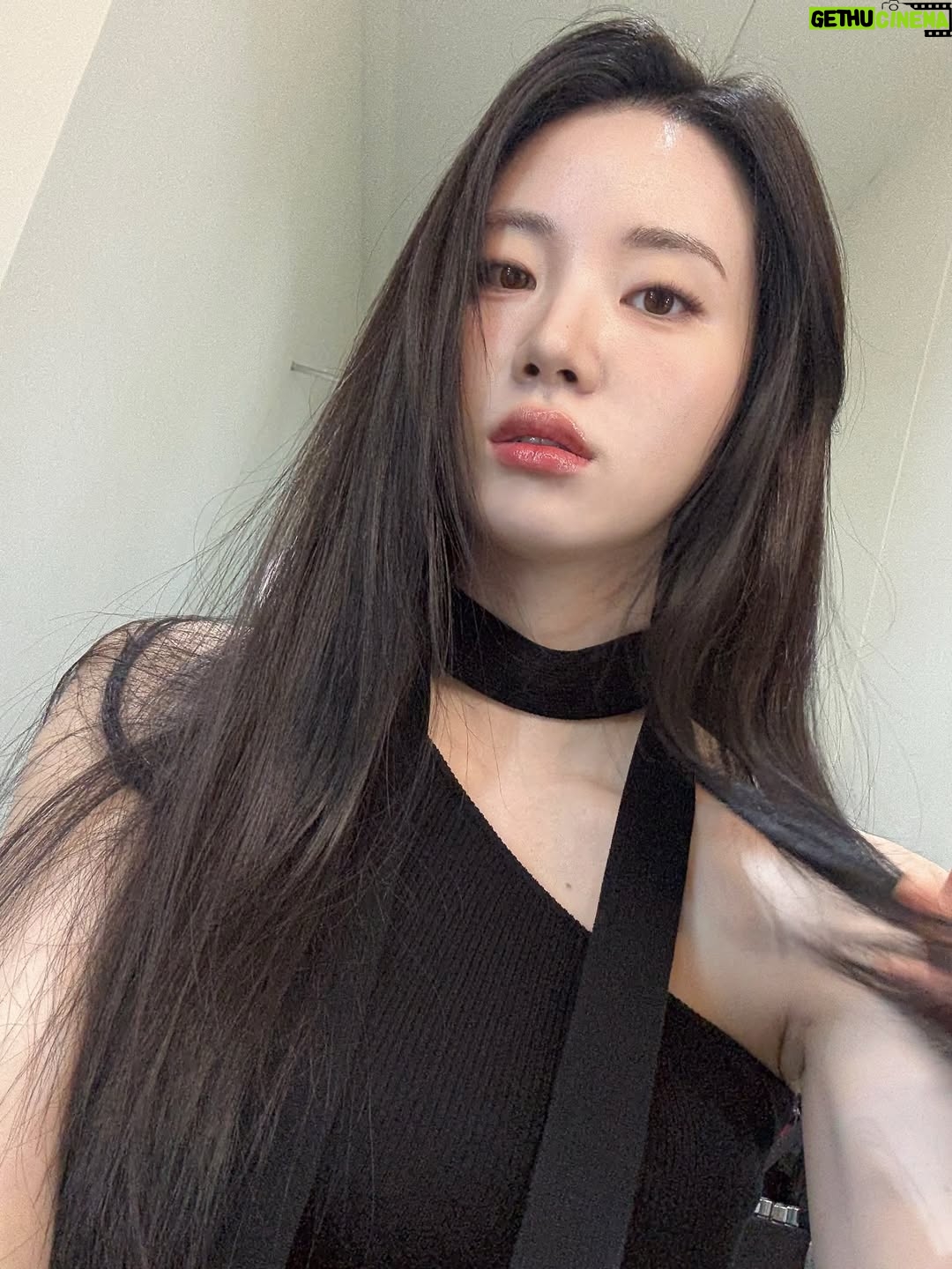 Shin Sia - 81.6K Likes - 🖤 @sgic_official