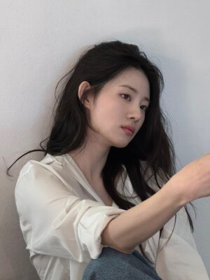 Shin Sia Instagram - 출근길 날씨가 좋으면 기분이 좋그든요 ~~🪽🤍
