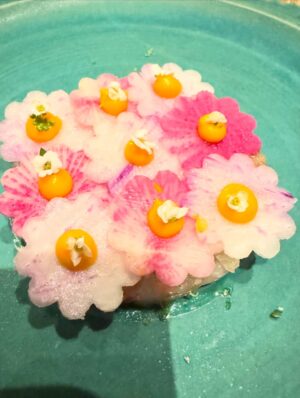 Shin Yazawa Instagram - ♡

最近のあれこれ

いい夫婦の日を前に
サプライズで用意してくれた花に感動🥹💐

いい御夫婦♡と
アポテオーズでディナー🍽️

後ろでは
デザートを作ってくださっています
前菜が揃うまでの心弾む時間♡

料理と相性の良いワインを
ペアリングしていただき🍷
全て美味しくいただきました✨

仕事への向き合い方
家族への向き合い方
尊敬しています。

いつも有難う✨

#アポテオーズ
#apothéose 
#tokyonode最上階
#虎ノ門ヒルズ
#ステーションタワー49階
@apotheose_tokyo 
#いい夫婦の日
#いつも有難う
#感謝
#楽しい時間はあっという間