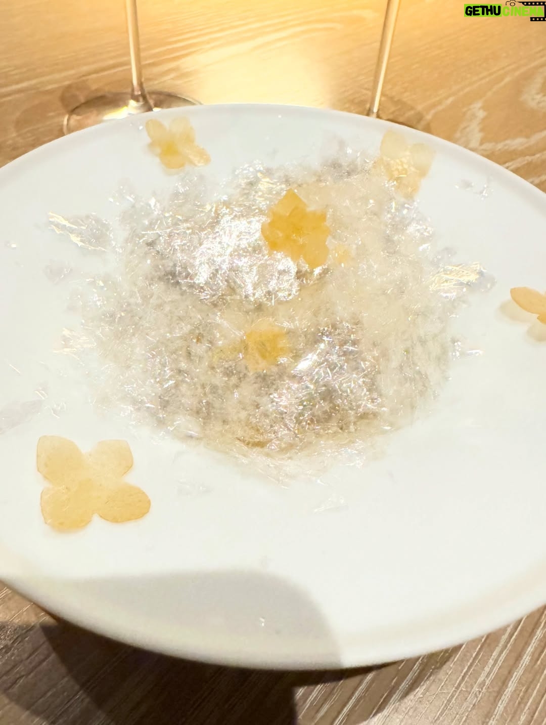 Shin Yazawa - 19.4K Likes - ♡

最近のあれこれ

いい夫婦の日を前に
サプライズで用意してくれた花に感動🥹💐

いい御夫婦♡と
アポテオーズでディナー🍽️

後ろでは
デザートを作ってくださっています
前菜が揃うまでの心弾む時間♡

料理と相性の良いワインを
ペアリングしていただき🍷
全て美味しくいただきました✨

仕事への向き合い方
家族への向き合い方
尊敬しています。

いつも有難う✨

#アポテオーズ
#apothéose 
#tokyonode最上階
#虎ノ門ヒルズ
#ステーションタワー49階
@apotheose_tokyo 
#いい夫婦の日
#いつも有難う
#感謝
#楽しい時間はあっという間