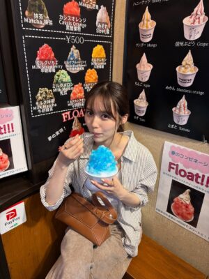 Shiori Akita Instagram - この数秒後、パンツにかき氷落としちゃった…🥲🍧