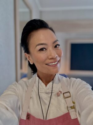 Shirley Chung Instagram - I am officially back to work 💪After 1.5 years of battling Tongue Cancer and living an isolating life style. I spent the last month traveling,reconnecting with chef friends ❤️ I am so Happy and my heart is Full
🔥I filmed a show 
🔥Taught new chef friends to fold dumplings 🥟 
🔥Dumpling Mafia popup at Dallas @capitalone campus 
🔥Returned to Vegas for @lasvegasrevelry at the Wynn and reconnected with soooo many of my old friends! 
#chefshirleychung #dumplingmafiaqueen #fuckcancer