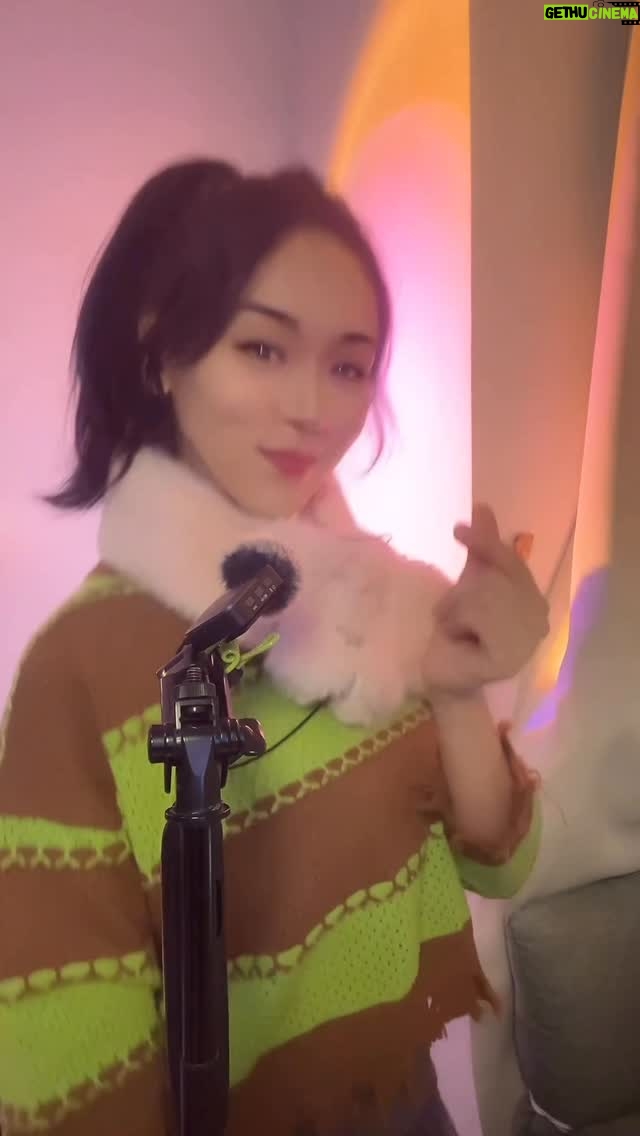 Shirley Yeung Sze-Kei - 605 Likes - 大家看了電影🎬<尋秦記>沒有？
厲害原來已經是25年了，
我也是2001的MisshK，剛好同年出道😆
我和小朋友也看了，他們也很喜歡！支持香港電影❤️
還沒有看的，快去看看😊
直播間最近很多人想聽這首歌呢，
還嚷著要聽，還叫我來一首，哈哈第一次膽粗粗找來唱唱，
讓你們要笑笑，聽完，有沒有當年的回憶湧上心頭呢！😂
大家開心🌈

#楊思琦 #szekikk #楊思琦szeki #杨思琦 #杨思琦szeki #香港小姐 #演員 #翻唱 #直播 #尋秦記 #天命最高