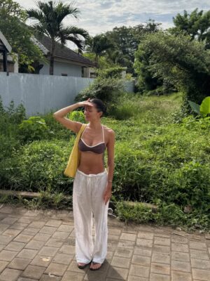 Shirly Karvinen Instagram - Uluwatu dumppi. ☀️❤️ 

Vika kuva on vähän jump scare, iloinen lomalainen kerrassaan. 😂 Täällä on kyl oikeesti ollu ihanaa. 🥹