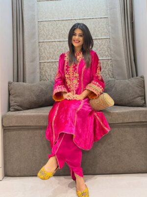 Shivangi Kohli Instagram - Lohri diyan lakh lakh vadhaiyan 💛
Wearing: @sheetalbatra