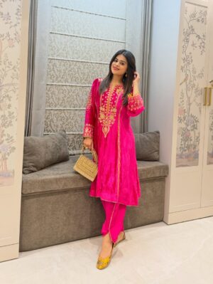 Shivangi Kohli Instagram - Lohri diyan lakh lakh vadhaiyan 💛
Wearing: @sheetalbatra