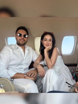 Shivani Pancholi Instagram - HIII FIANCÉ 🧿🧿🧿💍❤️❤️❤️❤️