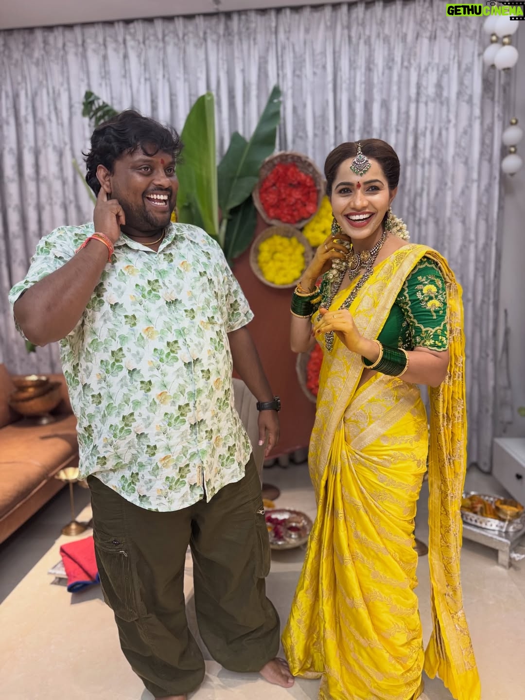 Shobha Shetty - 231.2K Likes - Happy Birthday to the Beautiful Lady entrepreneur✌️Shobha  the CEO of @shobhashettydesignerstudios _____Keep living your Best Life 🙌
Wishing you Love & Happiness on your special day 
Cheers for more fun and many more Memories👍Once again Happy Birthday 🎂 😍
#tastyteja #shobhashetty