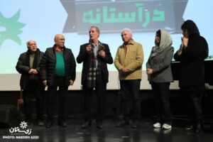 Shohre Soltani Instagram - .
بزرگداشت آقای سیاوش تهمورث عزیزم ب همت کانون ادبی زمستان ...
بعضی آدمها فقط معلم نیستند، مسیرند.
آقای تهمورث عزیز، خوش حالم که اولین قدمهای بازیگری را با شما و از شما آموختم.
حضورتان در مسیر هنری من همیشه با احترام و قدردانی همراه است.
دوستتون دارم بابای پهلوان من 🌱🕊️🎭
#کانون_ادبی_زمستان#پیشکسوت#سیاوش_طهمورث #سیاوش_تهمورث#سجاد_عزیزی_آرام
