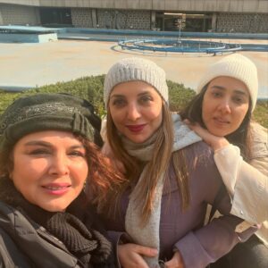 Shohre Soltani Instagram - .
میگویند ؛
دوست خوب مانند خانه است جایی امن ک فکر میکنی ب آن تعلق داری...
#رویا_میرعلمی #فهیمه_امن_زاده#شهره_سلطانی#رفاقت#تئاتر #تاتر #یک_روز_خوب #دوستانه