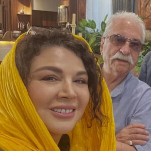 Shohre Soltani Instagram - وای وای آقای مرزبان جانم این عکس مربوط ب یک ماه پیشه و شما مثل همه سالهایی ک میشناختمتون خوش رو و شوخ و مهربون بودید .یعنی چی ؟ فرزی جون بی شما جه کنه؟ ما بی شما چه کنیم ؟ 😭
#هادی_مرزبان#باغ_شب_نمای_ما#قبله_عالم #پیشکسوت #تياتر #تئاتری_ها