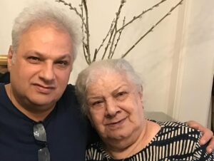 Shohre Soltani Instagram - .
و سرانجام مادر زیبا و مهربانم با موهای سپپید چون برفش در آغوش پسری ک جان و قلبش بود آرام گرفت
😔🌱🕊️
#مادر#مادر_دختری #مادرپسری #مادرانه❤️ #مادرهایی_به_رنگ_آرامش #مادرها_هرگز_نمیمیرند #شهرام