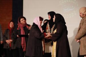 Shohre Soltani Instagram - .
چند قاب از اختتامیه اولین جشنواره خوشه پروین ک با مشارکت یونسکو و سازمان میراث ناملموس در حوزه و با حضور زنان دیشب در خانه هنرمندان برگزار شد و با ساز آقای کیوان ساکت عزیز مزین شد ...🎭
#جشنواره#خوشه_پروین#جشنواره_خوشه_#مازیار_رضاخانی#مریم_سعادت#پوران_درخشنده#مریم_کاظمی #شهره_سلطانی#فریدون_محرابی#سامان_خلیلیان#یونسکو#میراث_ناملموس #زن#زنان #زنان_هنرمند #تئاتر#تاتر 🎭