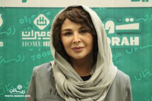 Shohre Soltani Instagram - .
بزرگداشت آقای سیاوش تهمورث عزیزم ب همت کانون ادبی زمستان ...
بعضی آدمها فقط معلم نیستند، مسیرند.
آقای تهمورث عزیز، خوش حالم که اولین قدمهای بازیگری را با شما و از شما آموختم.
حضورتان در مسیر هنری من همیشه با احترام و قدردانی همراه است.
دوستتون دارم بابای پهلوان من 🌱🕊️🎭
#کانون_ادبی_زمستان#پیشکسوت#سیاوش_طهمورث #سیاوش_تهمورث#سجاد_عزیزی_آرام