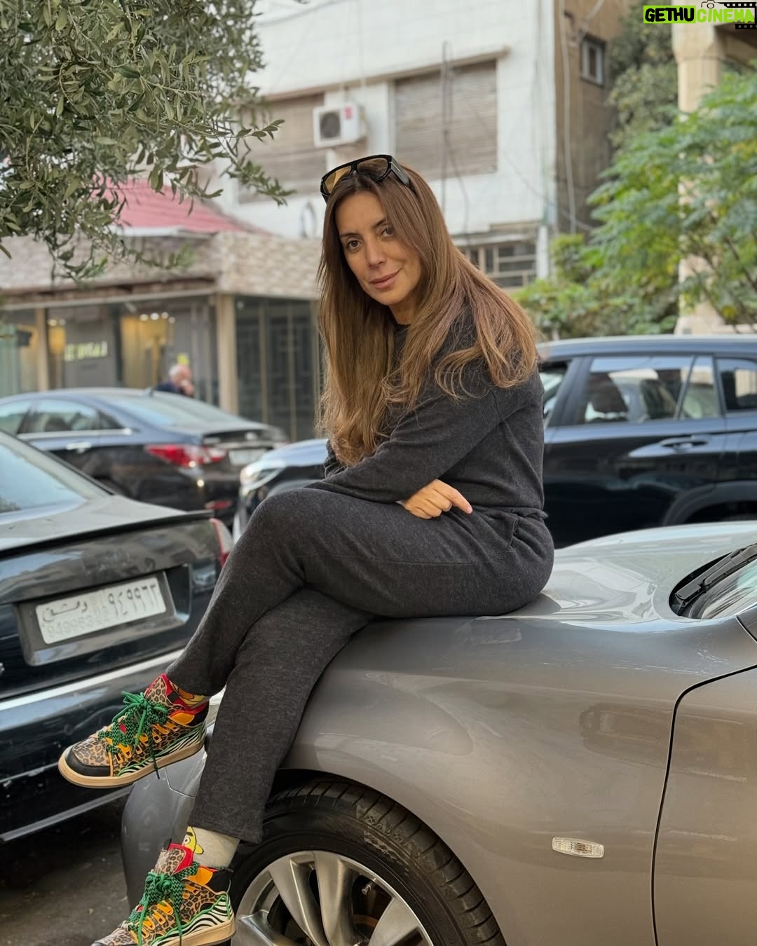 Shokran Mortga - 65.7K Likes - ⁨	⁨	⁨	لما حبيت حالي صح وركزت على نفسي وبشكل غير مرضي طبعاً كل شي صار أحسن وأريح وأحلى
 الكل بيسألني شو عاملة بحالك ولا شي ولاشي بعدت عن البشر قدر الإمكان سكرت مواقع الشتم الإجتماعي ضل بس الإنستغرام وصرت أقرب إلى الله وأبعد عن الناس …مركزة بشغلي عيلتي تلت أربع أصدقاء فقط بحب كل الناس وعندي حب لكل البشر غلطي بفكر العالم متلي لما بطلت فكر هيك أرتحت ماحدا متلي ايه نعم ماحدا
🧿🧿🧿🧿🧿🧿🧿🧿🧿🧿🧿🧿🧿🧿🧿
الحمدلله ع كل شي الحمدلله الحمدلله 
كل الحب والإحترام للي بيحبوني وبيحترموني 
‪‪‪@anas_albushe‬‬‬ شعراتي الحلوين بأنامل 🤍
#حب #ohlala #طاقة #ايمان #سوريا #دراما #سفر⁩⁩⁩#عيلة_الملك#اليتيم#