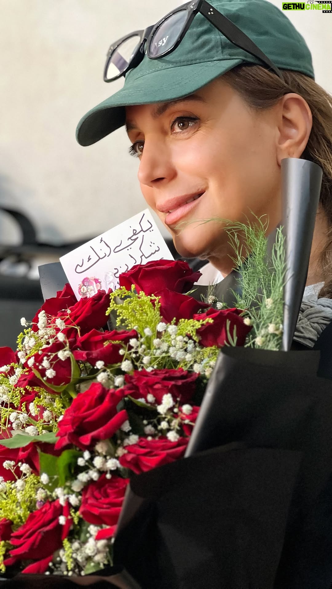 Shokran Mortga - 21.3K Likes - شكران… بهالمحبة اللي حواليك كان في فرحة ما بتنقاس ❤️
مو بس احتفال بسيط، كان لحظة سورية صافية.. جمعة بتشبه روحنا وقت منجتمع سوا 
ضحكات وعيون مليانة أمل، ودفا بيشبه تاريخنا الطويل، وكأنو الزمن عم يوقف ليقول: “هاي هي سوريا الحقيقية”.

بكواليس عيلة الملك، اللمة صارت عيلة فعلاً 
وإنتِ يا شكران، بتستاهلي كل التكريمات.. لأنك ببساطة فرحة الناس وين ما كنتي 🤍 
#سوريا #دمشق #شكران_مرتجى #موريكس_دور