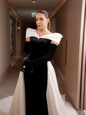 Shokran Mortga Instagram - Joy Awards ✨
.
.
.
Stylist: @styled_by_h2
Dress: @fadeljaberofficial
Jewelry: @nsoulijewelry
Hair: @yamensamanofficial
Makeup: @hawraa.dergham
Photos: @m3_ye
.
.
@joyawards
@riyadhseason
.
.
❤️❤️
