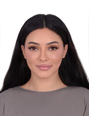 Shouk Al Hadi Instagram - 8 year ago vs now 🤍
قبل ٨ سنين .. شنو تغير 🙄؟