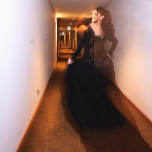 Shouk Al Hadi Instagram - 🖤 من حفل افتتاح فيلم السلم والثعبان في الرياض
-
Wearing @farahalmesbahofficial
Makeup @manargamilmakeupartist
Hair @yasmeen_hairstylist
Stylist @musaed.d
📸 @soma_photography19