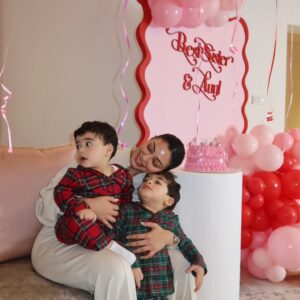 Shouk Al Hadi Instagram - Early birthday party 🥹💗
شكرا عايلتي الله لا يحرمني 💗
اخر صوره من خلف الكواليس 🤣