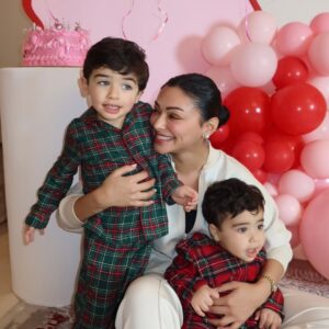 Shouk Al Hadi Instagram - Early birthday party 🥹💗
شكرا عايلتي الله لا يحرمني 💗
اخر صوره من خلف الكواليس 🤣