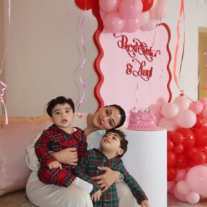 Shouk Al Hadi Instagram - Early birthday party 🥹💗
شكرا عايلتي الله لا يحرمني 💗
اخر صوره من خلف الكواليس 🤣