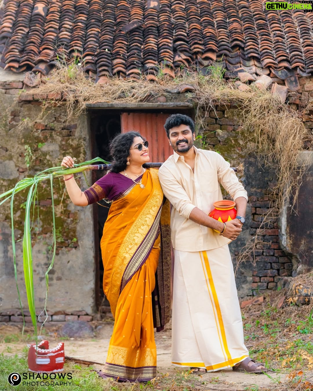 Shreya Anchan - 108.8K Likes - 🥰❤️🧿💫
.
.
.

Saree : @sreekamakshisilk 
Makeup : @lakshmivelu_makeupartistry 
VC : @shadowsphotographyy @ajay_shadowsphotography 
Hair : @karthick_sha_makeovers 
Jewelry : @new_ideas_fashions