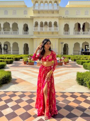 Shreya Jaiswal Instagram - I’m not those regular ones… 😌
P.S. Don’t look for more, you can get this outfit at @phatakaaa