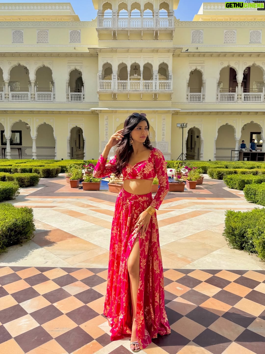 Shreya Jaiswal - 5.8K Likes - I’m not those regular ones… 😌

P.S. Don’t look for more, you can get this outfit at @phatakaaa