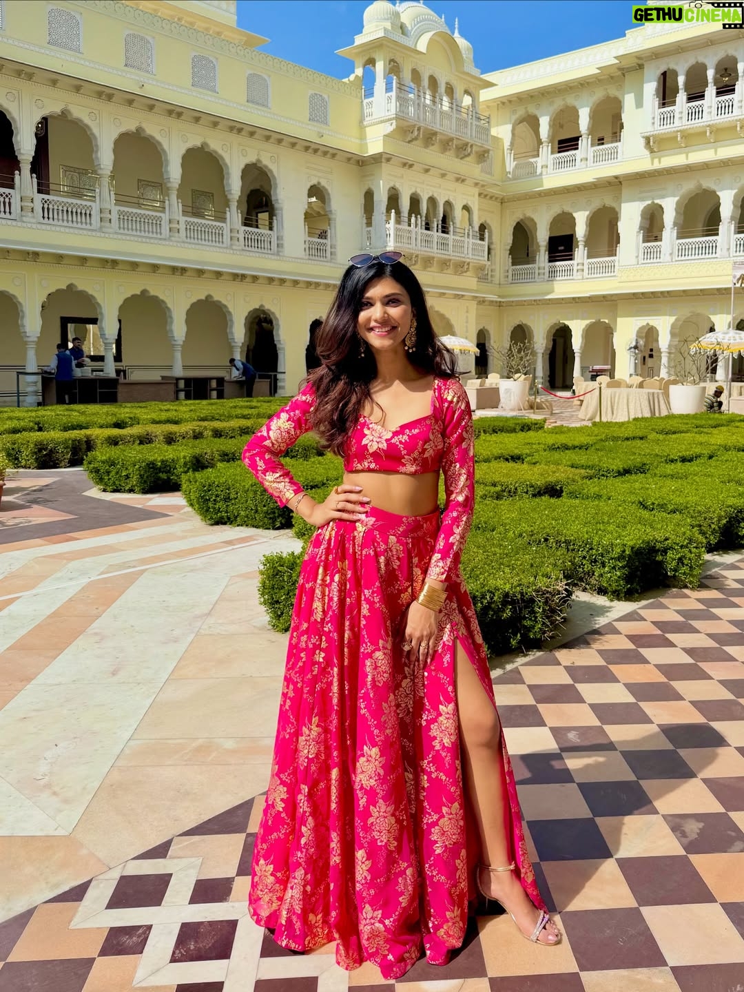 Shreya Jaiswal - 5.8K Likes - I’m not those regular ones… 😌

P.S. Don’t look for more, you can get this outfit at @phatakaaa