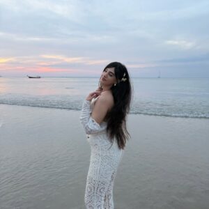 Shreya Thukral Instagram - take me where summer never ends🩵🌴

#ootd #beach #beachwear #beachlifestyle #fyp