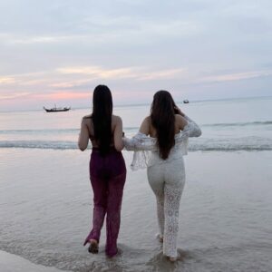 Shreya Thukral Instagram - take me where summer never ends🩵🌴

#ootd #beach #beachwear #beachlifestyle #fyp