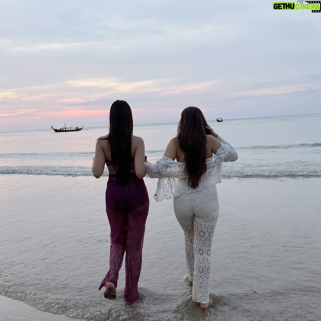 Shreya Thukral - 1.3K Likes - take me where summer never ends🩵🌴

#ootd #beach #beachwear #beachlifestyle #fyp