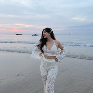 Shreya Thukral Instagram - take me where summer never ends🩵🌴

#ootd #beach #beachwear #beachlifestyle #fyp