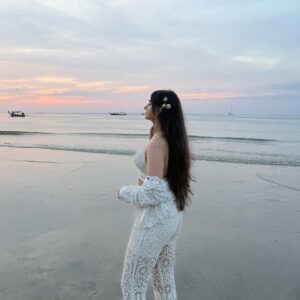 Shreya Thukral Instagram - take me where summer never ends🩵🌴

#ootd #beach #beachwear #beachlifestyle #fyp