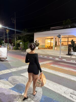 Shreya Thukral Instagram - Out for a stroll🍃