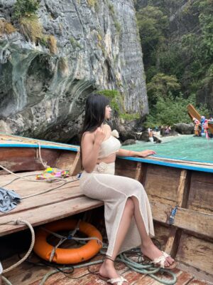 Shreya Thukral Instagram - phi phi dump 🏖️☀️🐚🎀⛱️👒✨

Wearing @leaclothingco 
Footwear @mymy_officiale 

#phiphiislands #thailand #phuketstagram #explore #fyp 

[ Phi Phi Islands, Thailand, Beach, Phuket, Explore ]